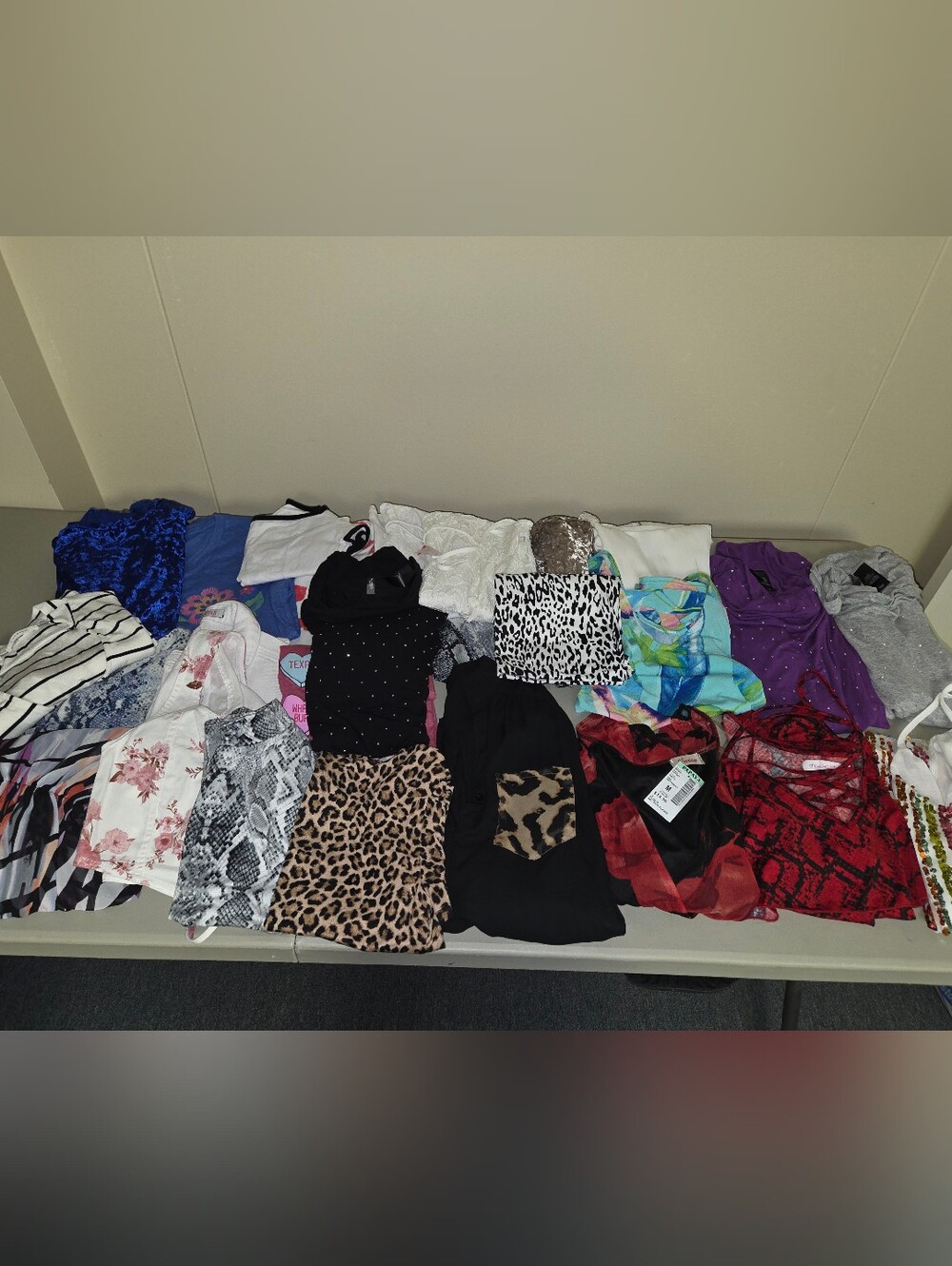 32 Womens Tops & Blouses Bundle